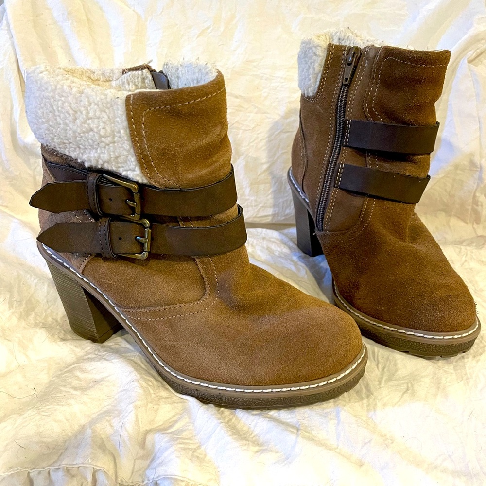 White Mountain suede and fur lined short boots, size 7